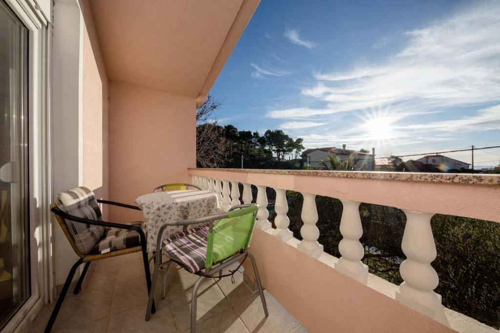 Apartmani Luka Banjol Exterior photo