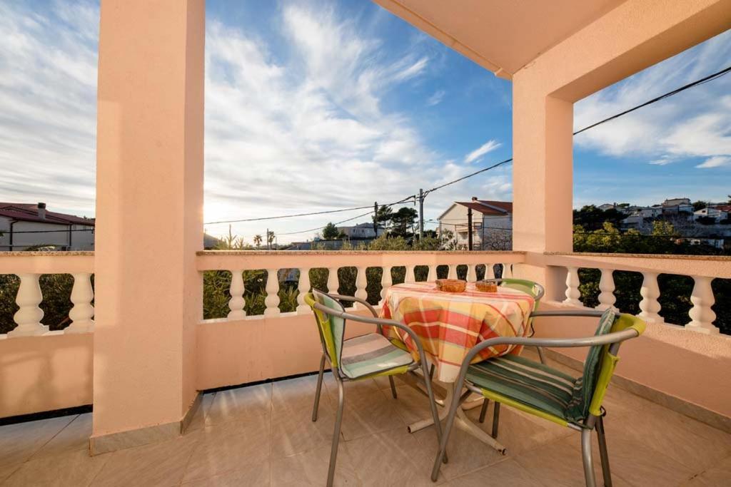 Apartmani Luka Banjol Exterior photo