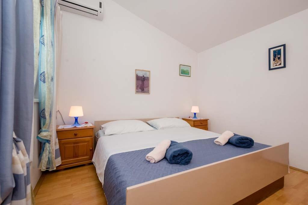 Apartmani Luka Banjol Exterior photo