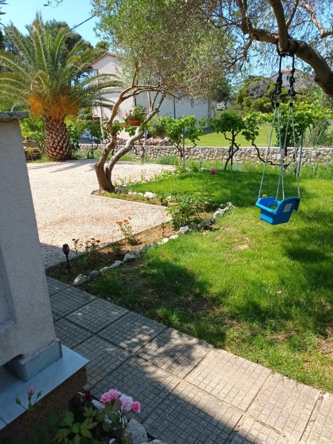 Apartmani Luka Banjol Exterior photo